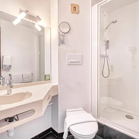 Szálloda Atoll Logis Angers, 3*