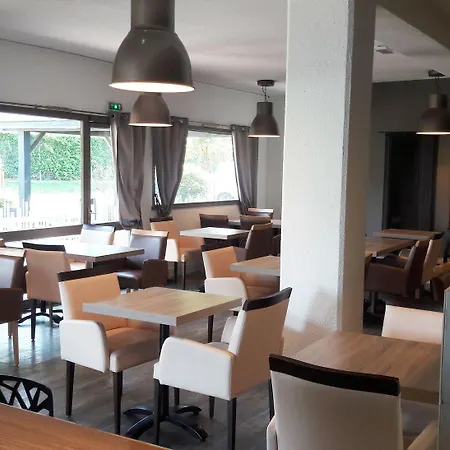 Szálloda Atoll Logis Angers, 3*