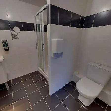 Szálloda Atoll Logis Angers, 3*