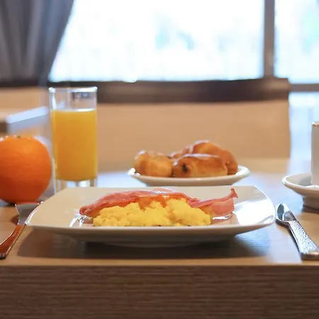 Atoll Logis Angers, 3* Бокузе