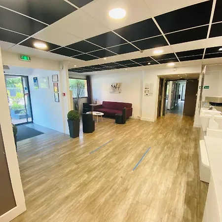 Szálloda Atoll Logis Angers, 3*