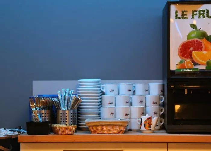 Hotel Atoll Logis Angers, 3*