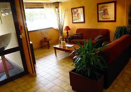 Hotel Atoll Logis Angers, Beaucouzé